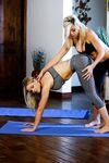 Jessa Gets Lesbian Action On The Yoga Mat