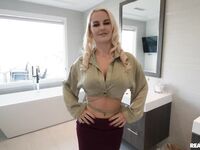 Busty Blonde Nymph Slimthick Vic Gets Screwed In POV