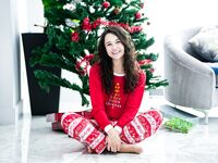 Smiley Brunette Liza Jordan Gets Screwed By The Christmas Tree photos (Liz Jordan)