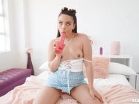 Ariana Van X Warms Up With Her Favorite Sex Toy Before Getting Laid
