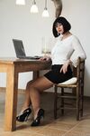 Sexy Secretary in Oroblu Magie 20 Pantyhose