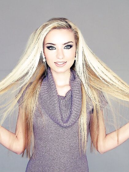 She Is One Of The Hottest And Most Popular Blonde Babes. She Is Diana Fox.