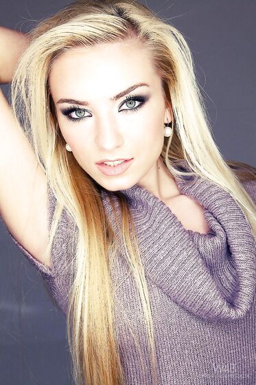 She Is One Of The Hottest And Most Popular Blonde Babes. She Is Diana Fox.