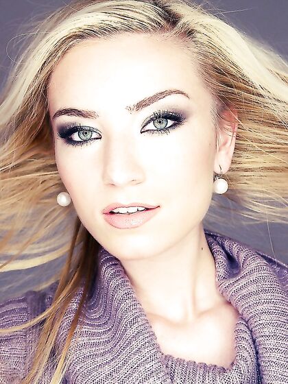 She Is One Of The Hottest And Most Popular Blonde Babes. She Is Diana Fox.