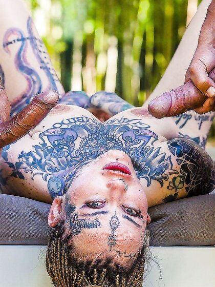 Tattooed Whore With Big Juggs Gets Properly Fucked By The Pool photos (Korinha)