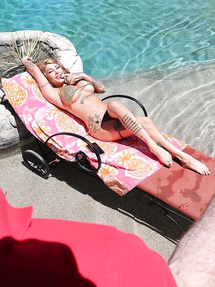 Kitana Montana Pleases Lucky Dude By The Pool