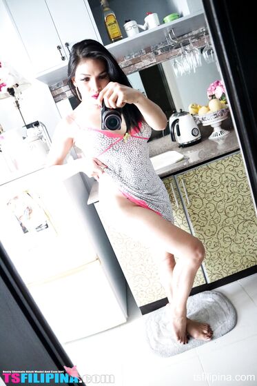 TS Filipina Really Horny Mirror Selfie
