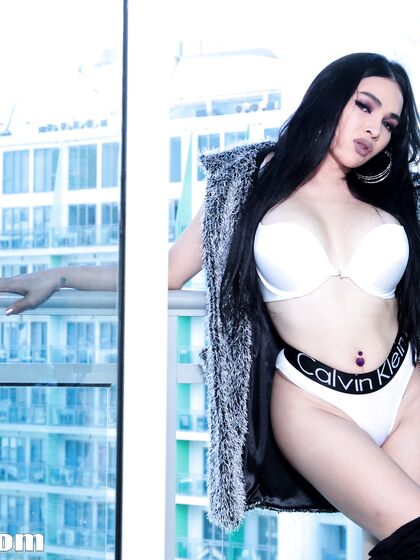 TS Filipina Alluring Busty Girl Next Door!