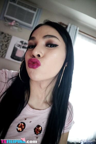 TS Filipina Lusty Mirror Selfie