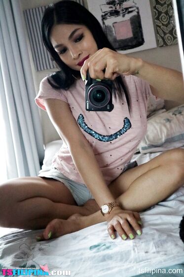 TS Filipina Lusty Mirror Selfie