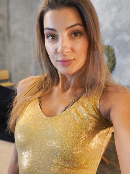 Golden babe Melena Maria Rya