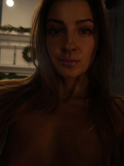 Golden babe Melena Maria Rya