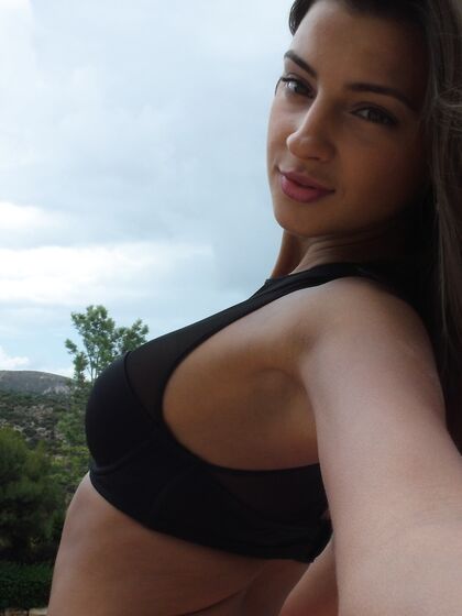 what's under pink shorts ofMelena Maria Rya?