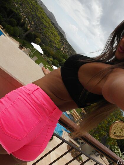 what's under pink shorts ofMelena Maria Rya?