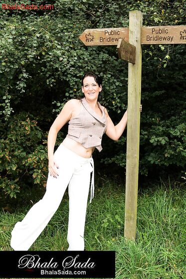 Hot milf goes nude in local park
