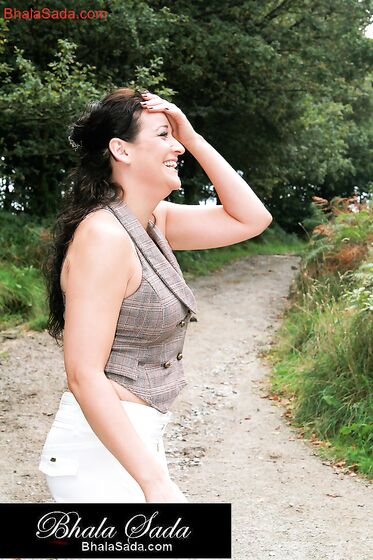 Hot milf goes nude in local park