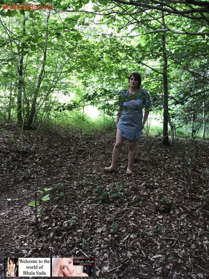 K chats nude outside in the woods