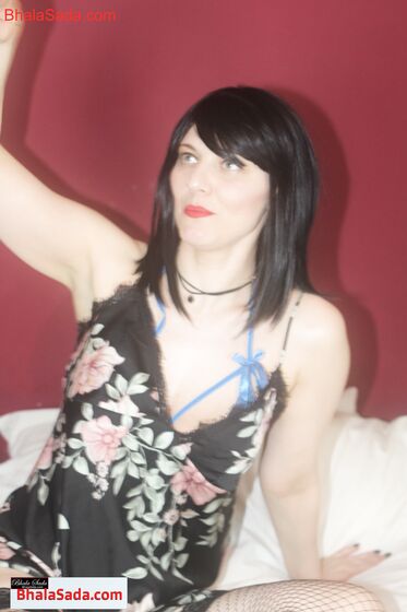 Nikki Beee chats nude then has fun with lots of toys
