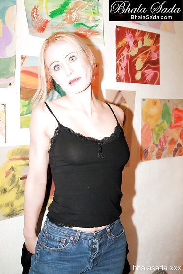 Student does her first nude shoot