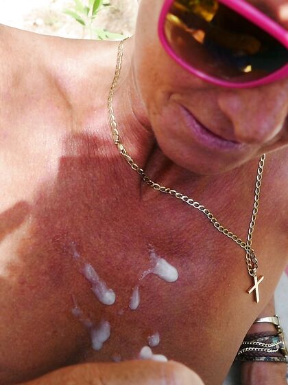 flashing and fingering with cum on tits in public park