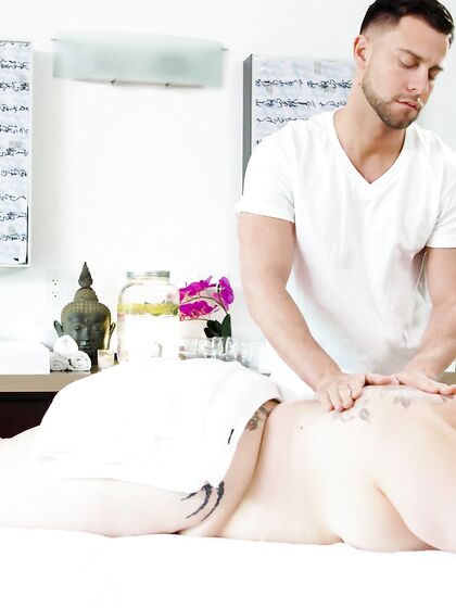 Redhead BBW April Flores Gets Fucked During A Massage
