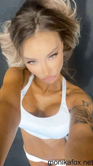Athletic Monika Fox Masturbates