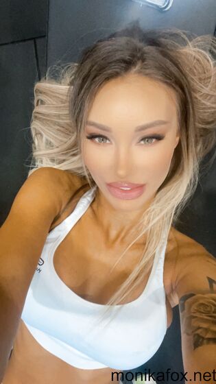 Athletic Monika Fox Masturbates