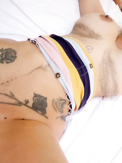 Glamorous Bombshell Lauren Pixie Pleasures Lucky Dude In POV