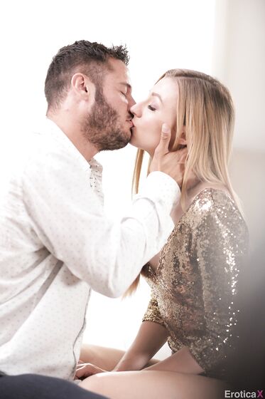 Gorgeous Babe Alexa Grace Gets What She Wanted photos (Danny Mountain)