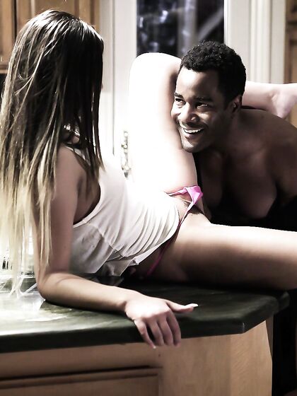 Jaye Summers Gets Eaten Out And Shagged By Handsome Black Dude
