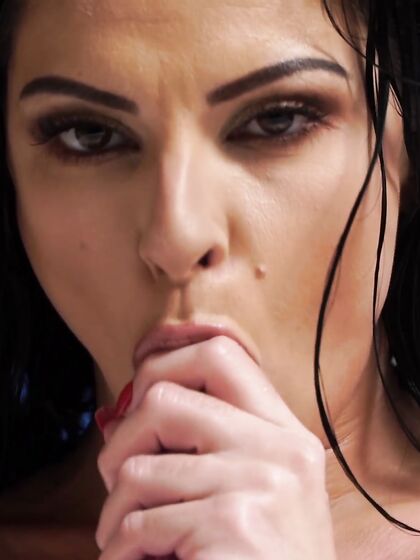 Inna Innaki Masturbates Like There’s No Tomorrow