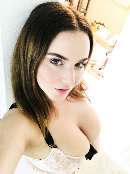 300 Naughty Selfies & BTS Pics Free Gallery