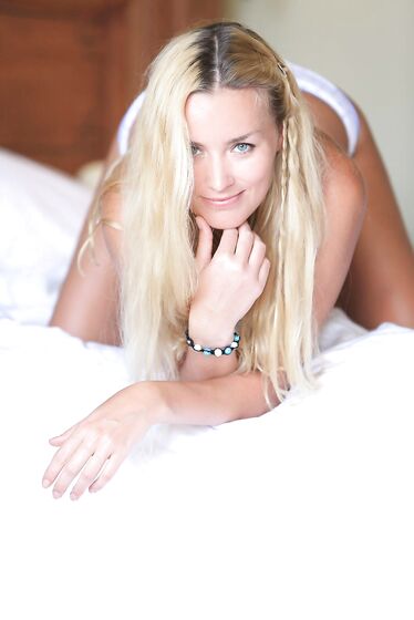 Salacious Chick Liza B Is Giving Nasty Cameltoe View And Also Naked Beaver