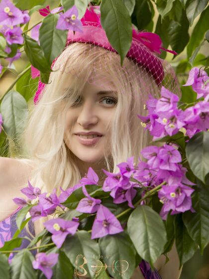 Nika. Bougainvillea vs Hydrangea