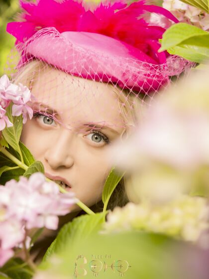 Nika. Bougainvillea vs Hydrangea