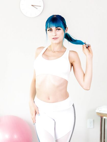 Jewelz Blue Posing Naked In Front Of The Camera