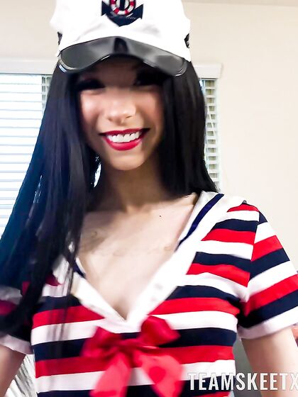 Dark-haired Nymph Kenzie Reeves Serves Hard Cock In POV