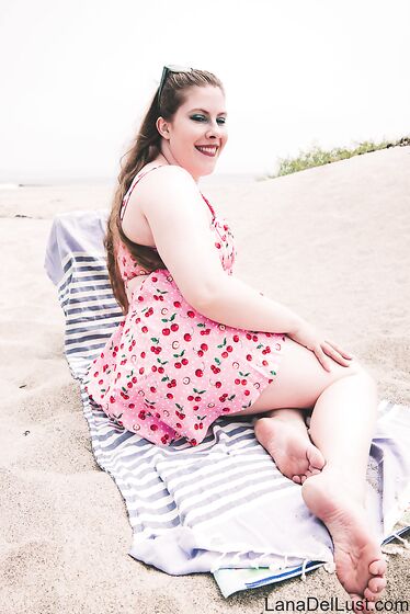 Cherry Kiss Beach Babe - Zip