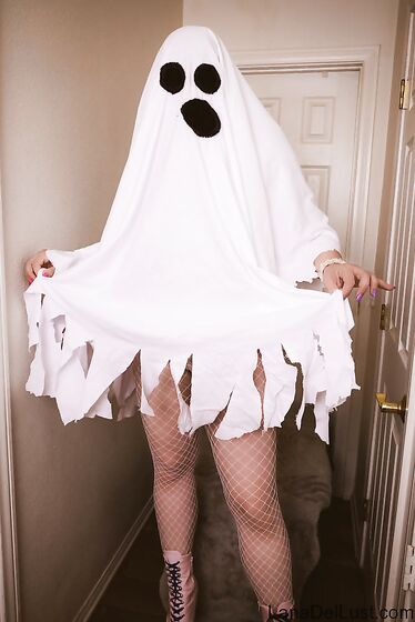 Spooky Ghost Babe - Zip