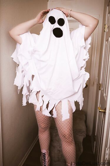Spooky Ghost Babe - Zip