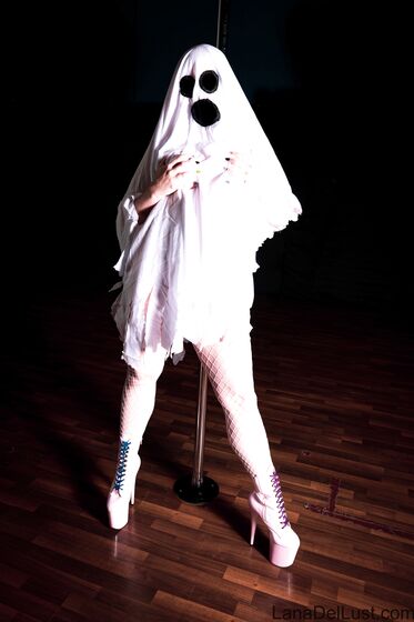 Pole Dancing Ghost - Free