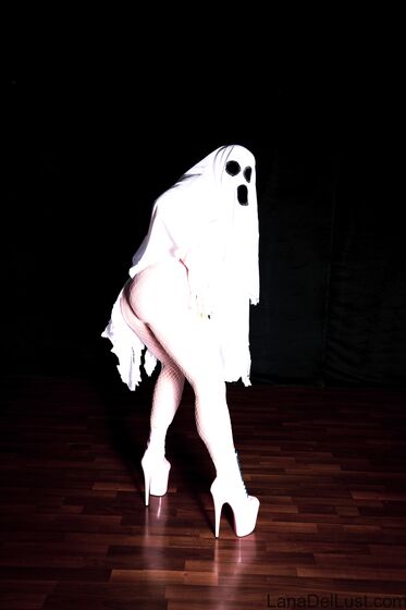Pole Dancing Ghost - Free