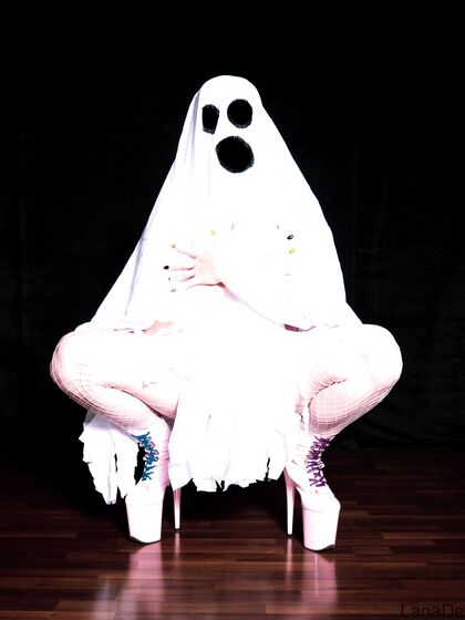 Pole Dancing Ghost - Zip