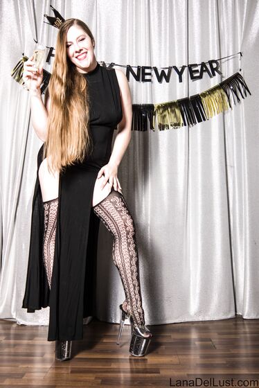Happy NYE 2022 Black N Gold - Zip