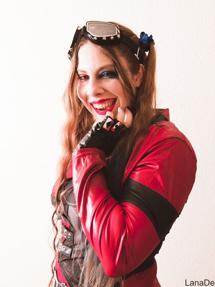 Harley Quinn Cosplay - Zip