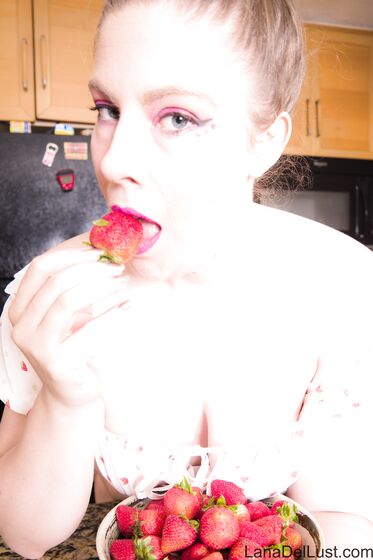 Strawberry Fool And Whipped Cream - Free