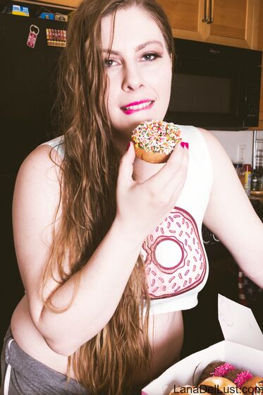 Sweet Doughnut Babe - Free