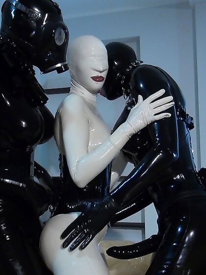 Daniela Benatta and Latex Lea- Strapon for Lara