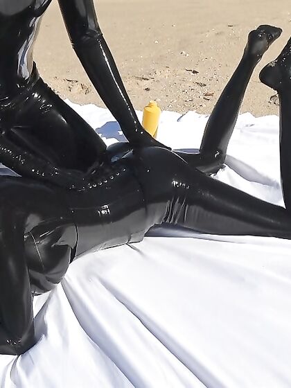 Rubbersex on the beach