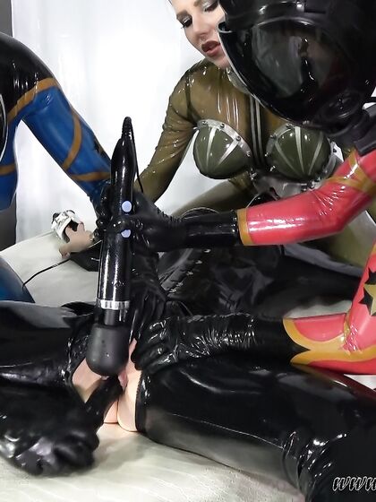 The Rubberqueen Estelle and her 2 Rubberdrones use their Latexslave Part1